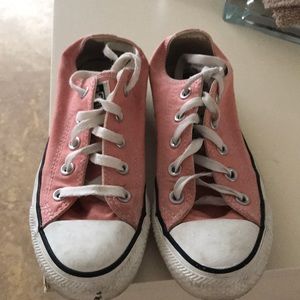 Pink converse (low top)